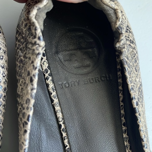 Tory Burch Snakeskin Gray Ballerina Reva Flats Size 6.5 - Picture 4 of 8